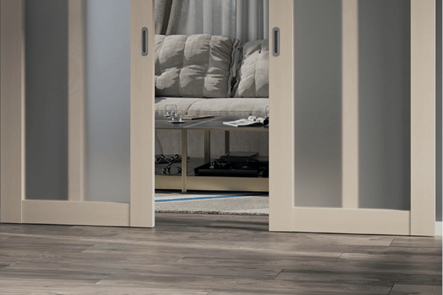 Как убрать повреждения с дверей из натуральных материалов?